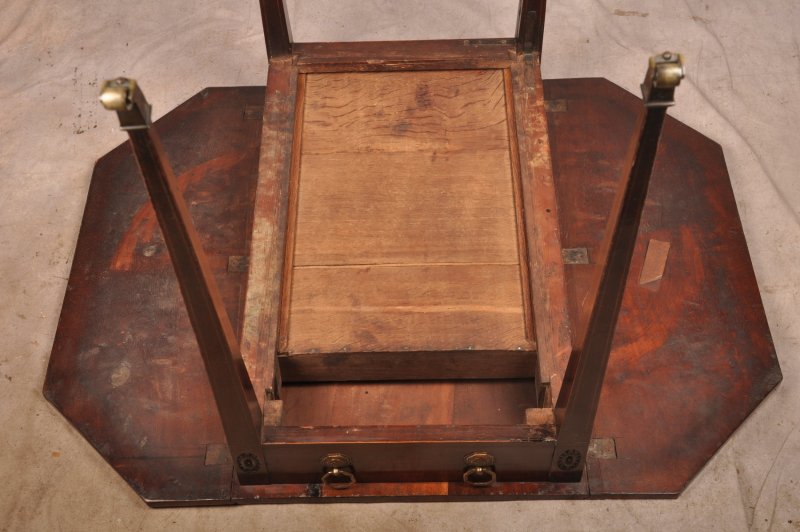 An Exceptional Late 18th Century Mahogany Pembroke Table - Image 10