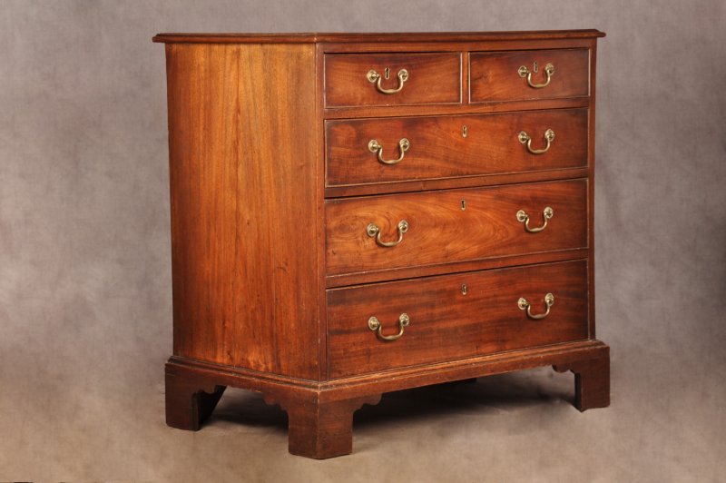 Fine 18th Century Mahogany Chest Of Drawers - Image 2