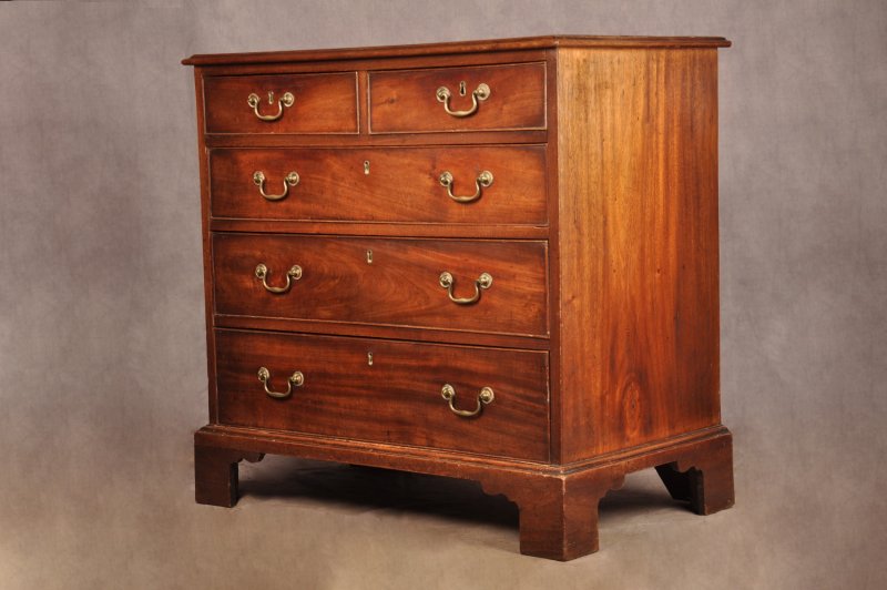 Fine 18th Century Mahogany Chest Of Drawers - Image 4
