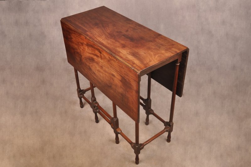 Fine 18th Century Mahogany Spider Table - Image 3