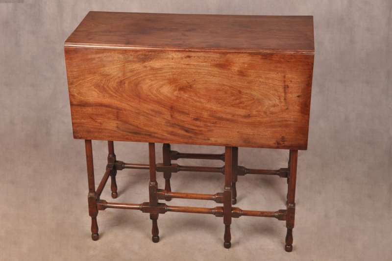 Fine 18th Century Mahogany Spider Table - Image 2