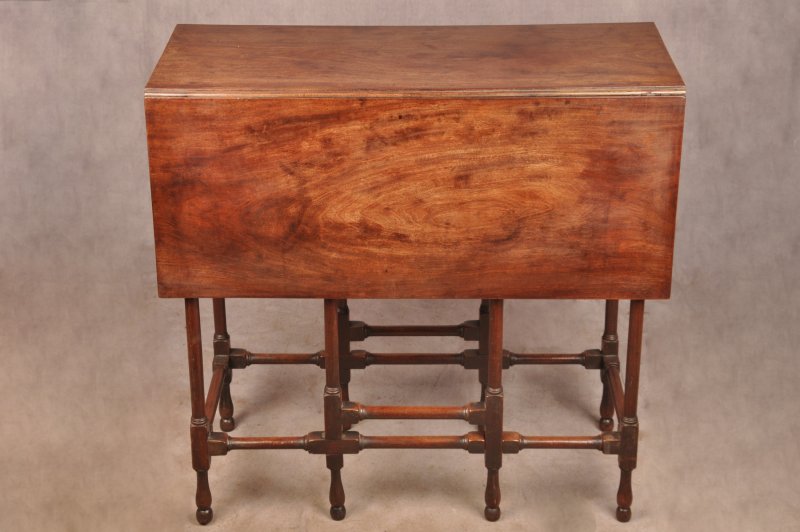 Fine 18th Century Mahogany Spider Table - Image 4