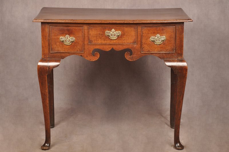 Mid 18th Century Oak Lowboy / Side Table