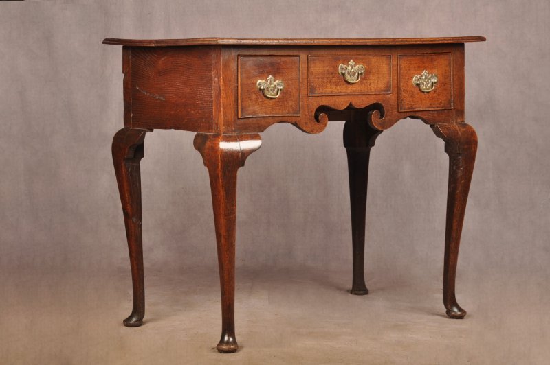 Mid 18th Century Oak Lowboy / Side Table - Image 4