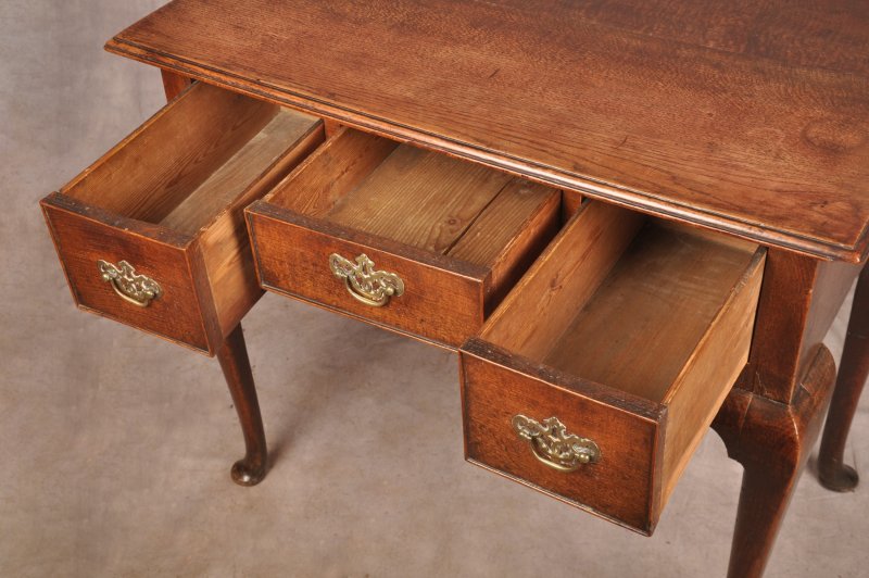 Mid 18th Century Oak Lowboy / Side Table - Image 7