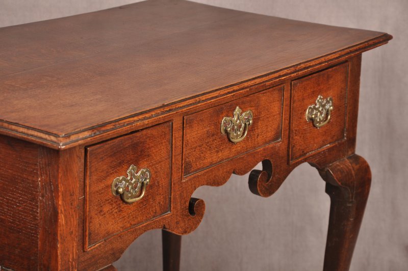 Mid 18th Century Oak Lowboy / Side Table - Image 10