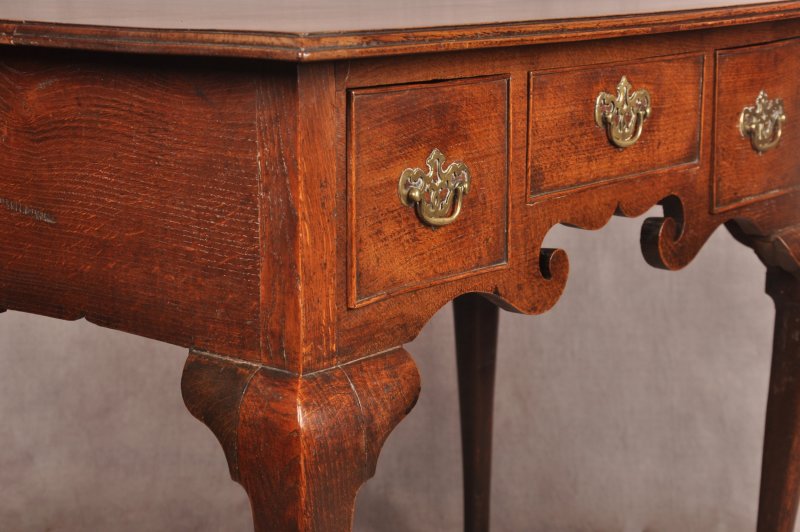 Mid 18th Century Oak Lowboy / Side Table - Image 11