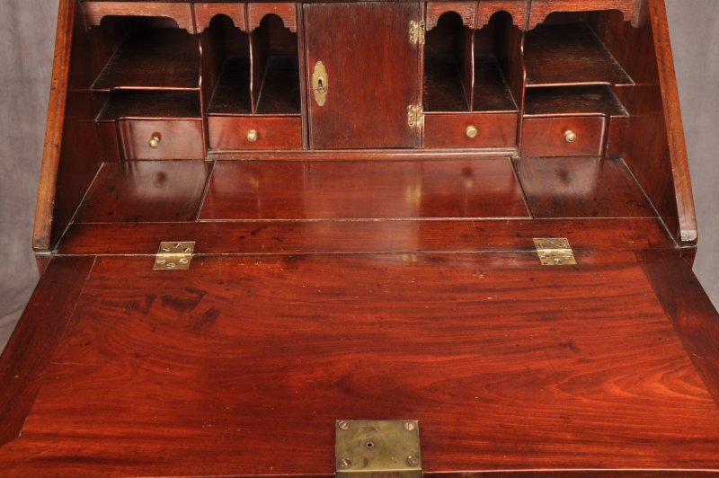 A Fine Small Early 18th Century Mahogany Bureau - Image 3