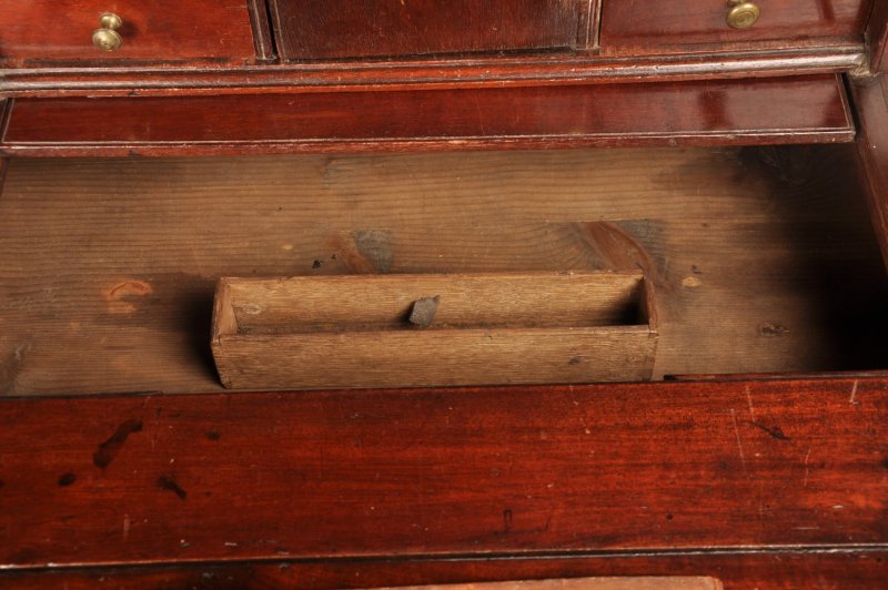 A Fine Small Early 18th Century Mahogany Bureau - Image 7