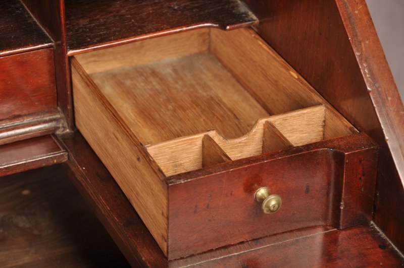 A Fine Small Early 18th Century Mahogany Bureau - Image 9