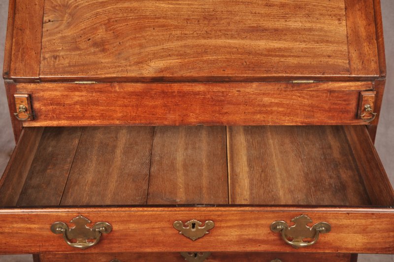 A Fine Small Early 18th Century Mahogany Bureau - Image 13