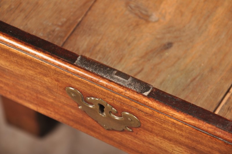 A Fine Small Early 18th Century Mahogany Bureau - Image 14