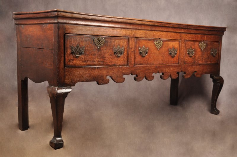 Early 18th Century Oak Dresser Base - Image 3