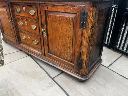 A George III Period Lancashire Oak Dresser Base - Image 5