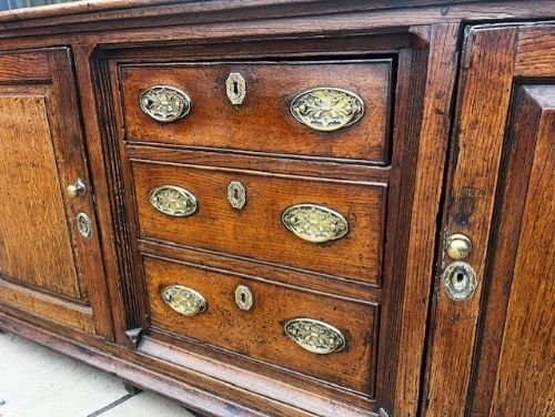 A George III Period Lancashire Oak Dresser Base - Image 9