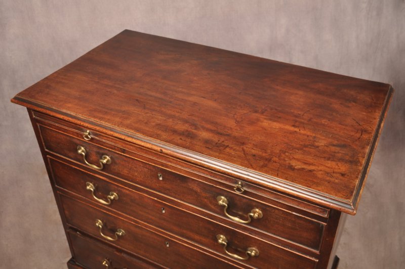 Fine 18th Century Mahogany Chest Of Drawers - Image 4