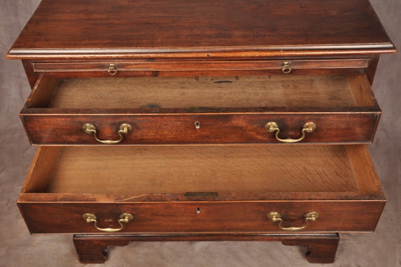 Fine 18th Century Mahogany Chest Of Drawers - Image 9