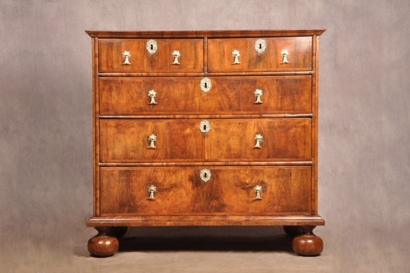 17th Walnut Century Chest Of Drawers - Image 2