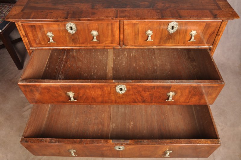 17th Walnut Century Chest Of Drawers - Image 8