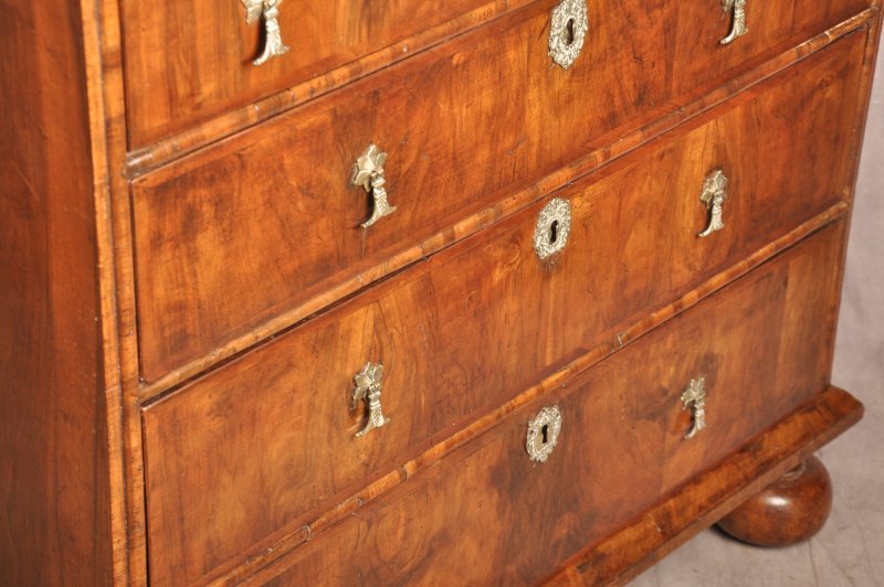 17th Walnut Century Chest Of Drawers - Image 10