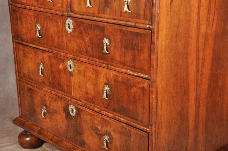 17th Walnut Century Chest Of Drawers - Image 12