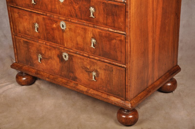 17th Walnut Century Chest Of Drawers - Image 13