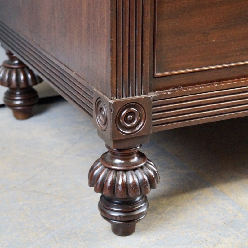A Superb Quality Cuban Mahogany Linen Press - Image 4