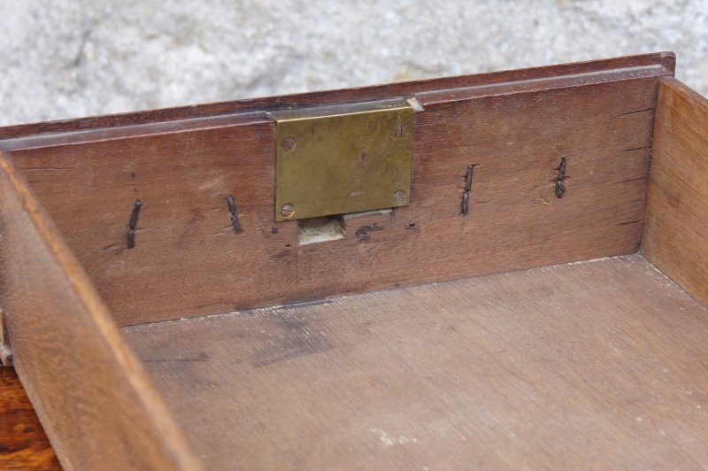 A Small Early Georgian Solid Walnut Chest Of Drawers. - Image 10