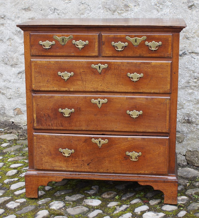 A Small Early Georgian Solid Walnut Chest Of Drawers. - Image 2