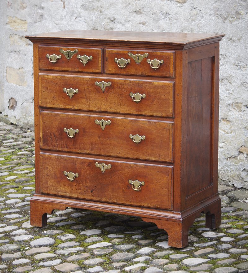 A Small Early Georgian Solid Walnut Chest Of Drawers. - Image 6
