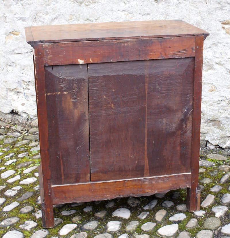A Small Early Georgian Solid Walnut Chest Of Drawers. - Image 8