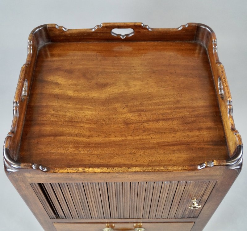 A Pair Of Georgian Style Bedside Commodes - Image 3