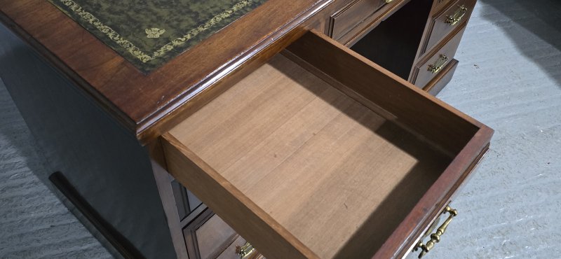 Very Good Mahogany Desk - Image 5