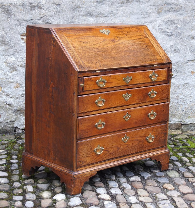 Early 18th Century Elm Bureau - Image 2