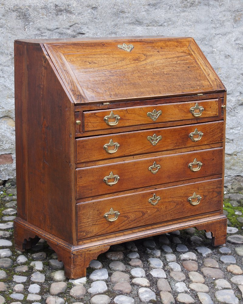 Early 18th Century Elm Bureau - Image 14