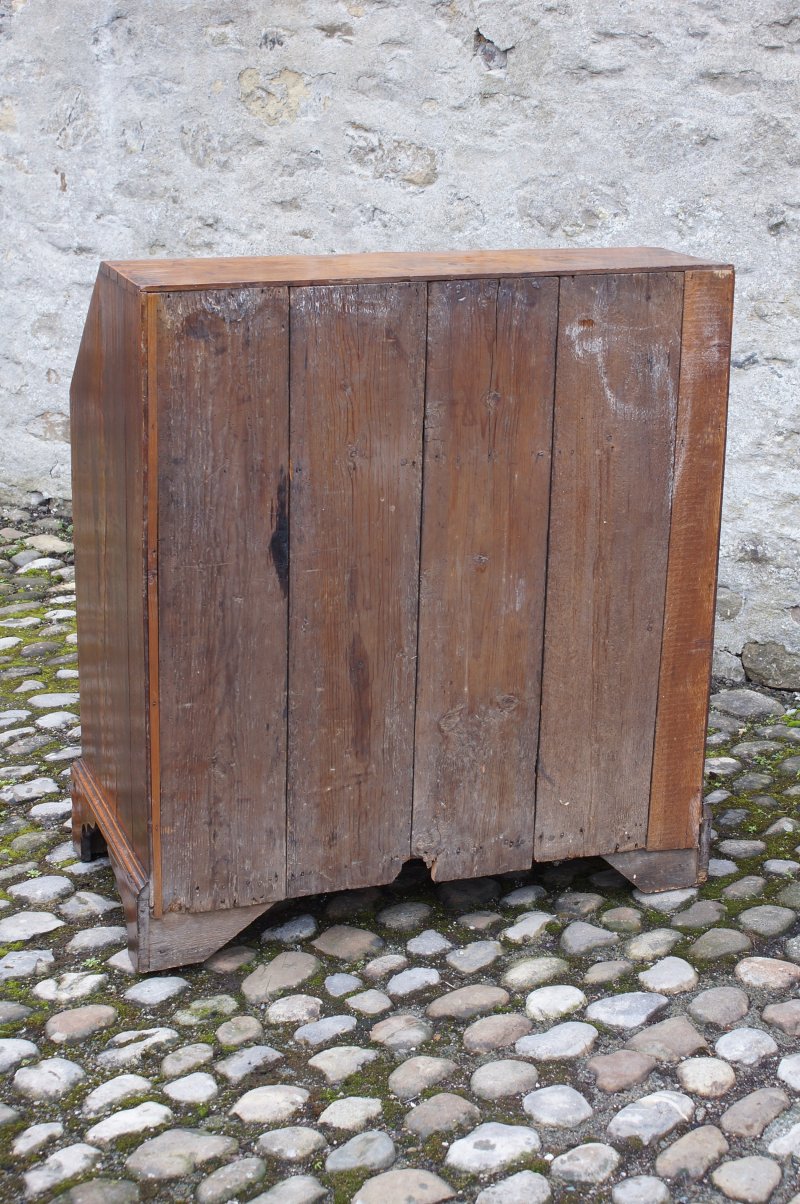 Early 18th Century Elm Bureau - Image 16