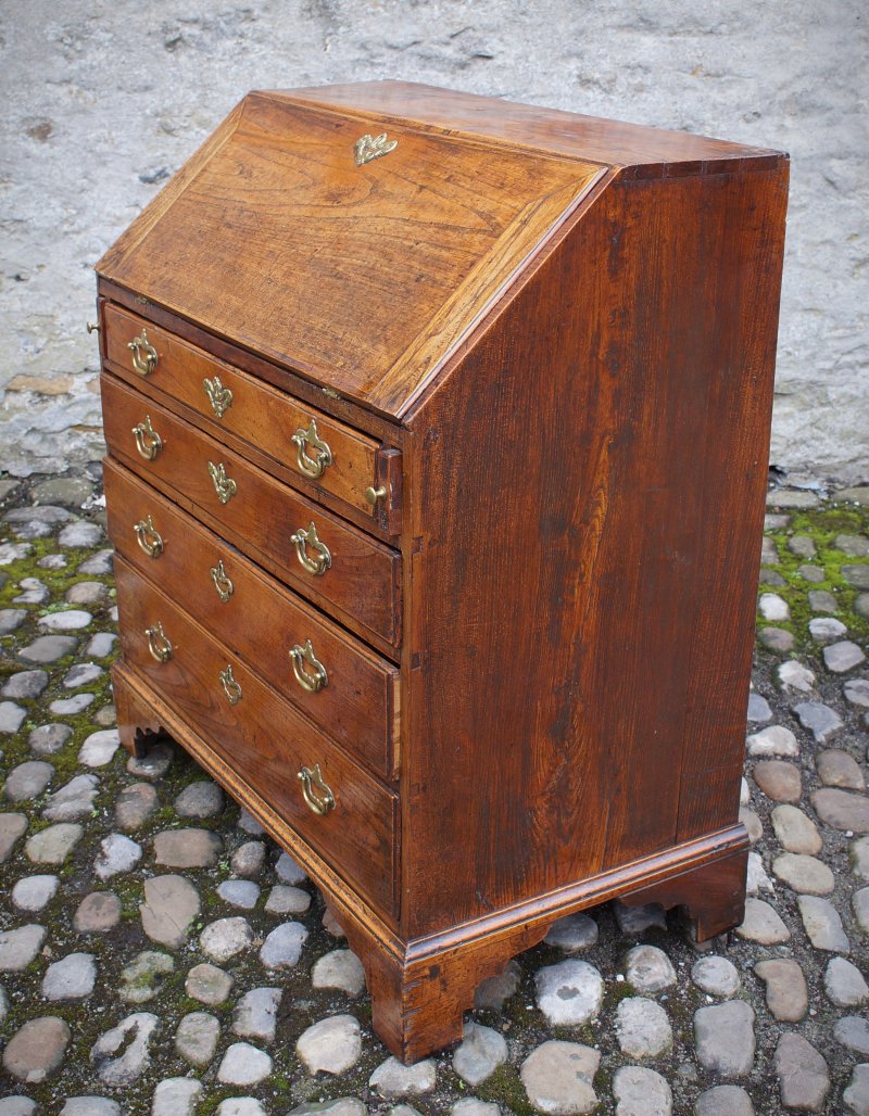 Early 18th Century Elm Bureau - Image 5