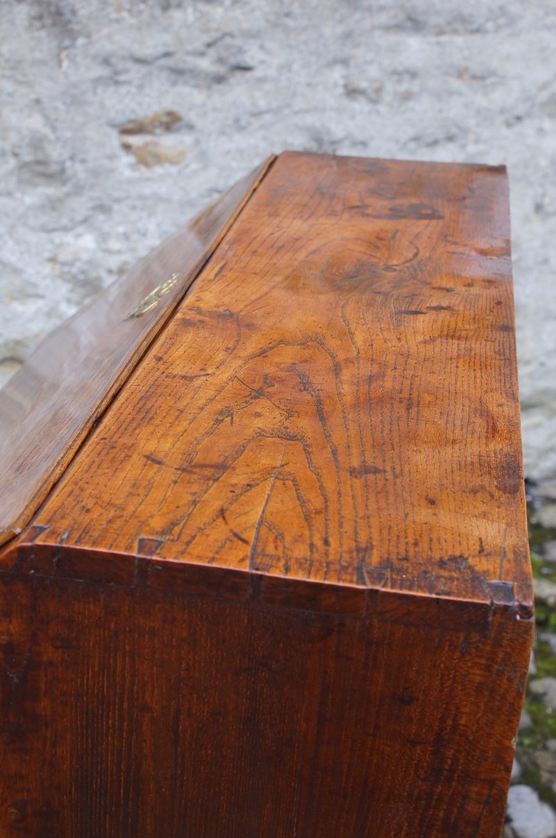 Early 18th Century Elm Bureau - Image 7