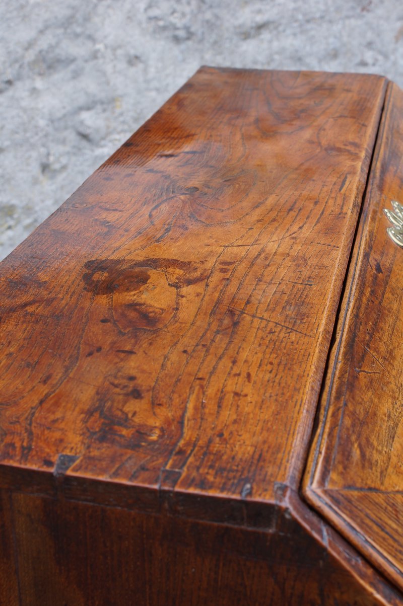 Early 18th Century Elm Bureau - Image 8