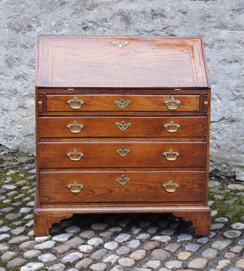 Early 18th Century Elm Bureau - Image 11