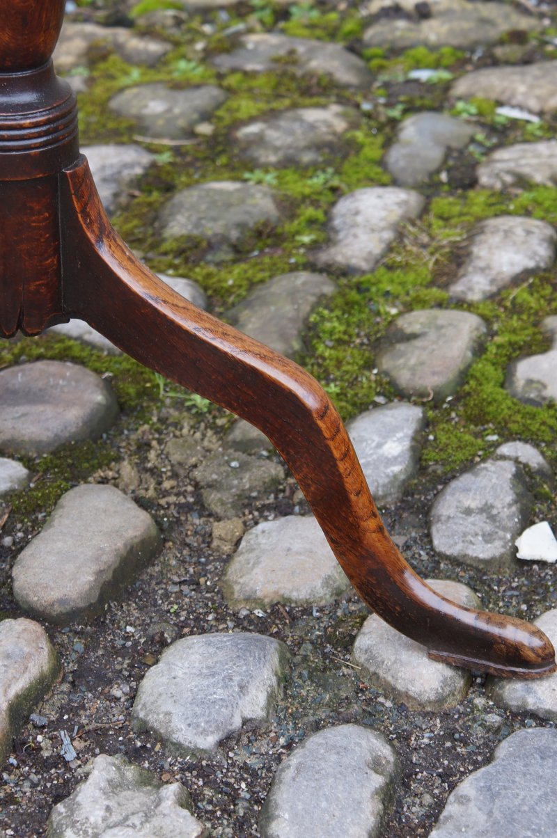 A Small Georgian Oak Tripod Lamp / Wine Table - Image 2
