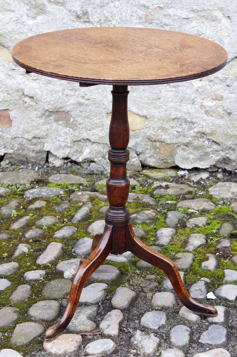 A Small Georgian Oak Tripod Lamp / Wine Table - Image 8