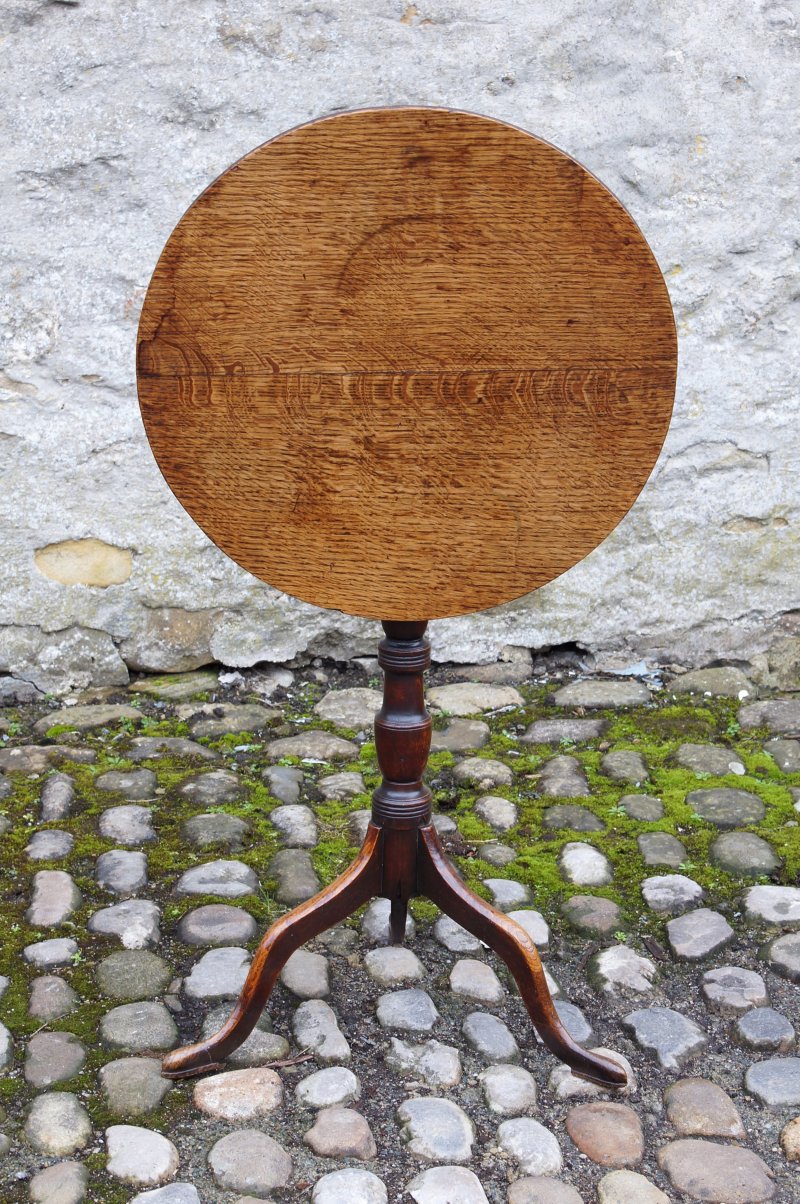 A Small Georgian Oak Tripod Lamp / Wine Table - Image 7
