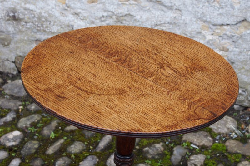A Small Georgian Oak Tripod Lamp / Wine Table - Image 3