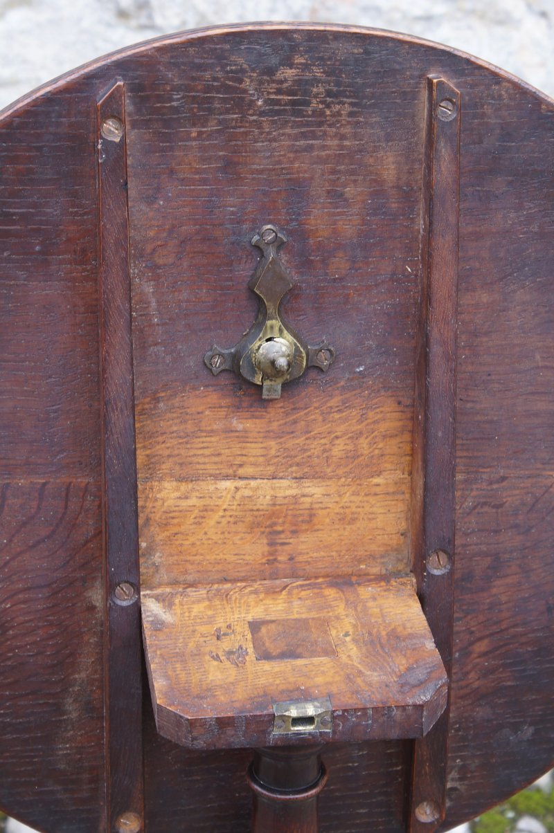 A Small Georgian Oak Tripod Lamp / Wine Table - Image 6