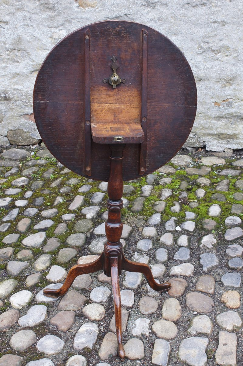 A Small Georgian Oak Tripod Lamp / Wine Table - Image 11