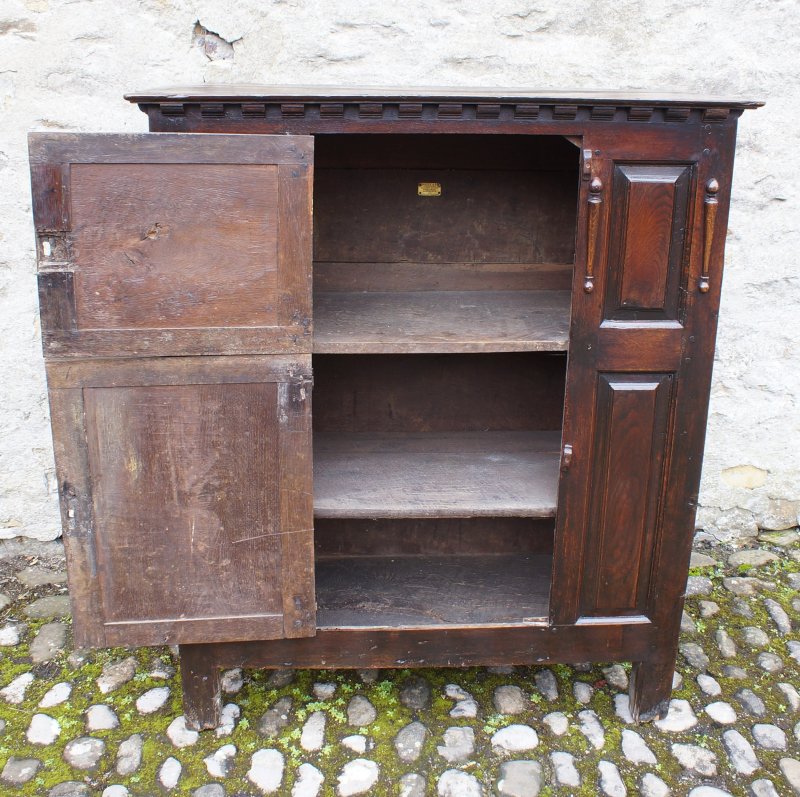 A Small 17th Century Oak Hutch - Image 5