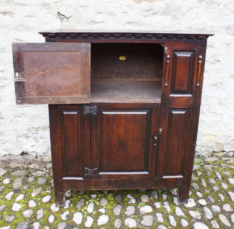 A Small 17th Century Oak Hutch - Image 4