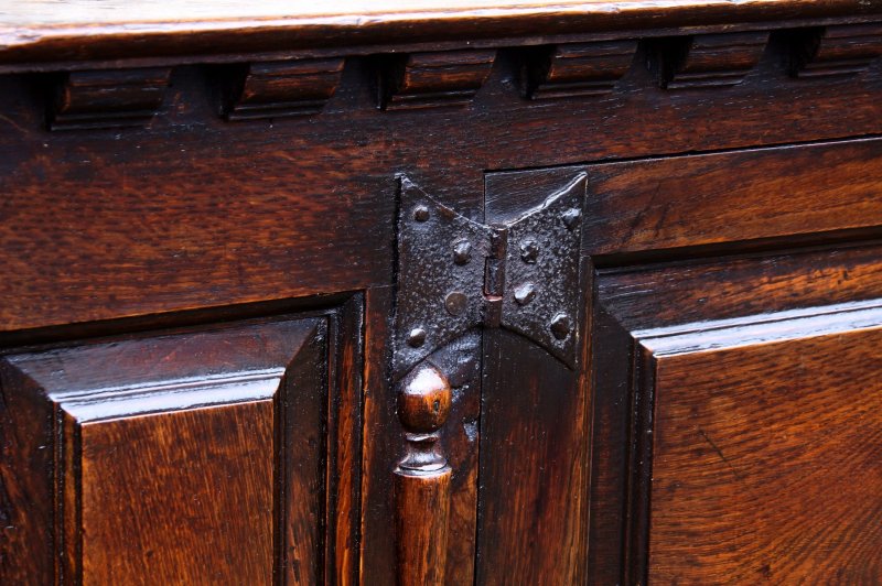 A Small 17th Century Oak Hutch - Image 15