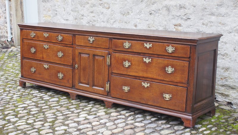 A Large 18th Century Oak Dresser Base. - Image 2